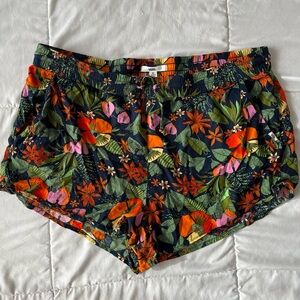 Vans Avalon Women’s Shorts - Size XL